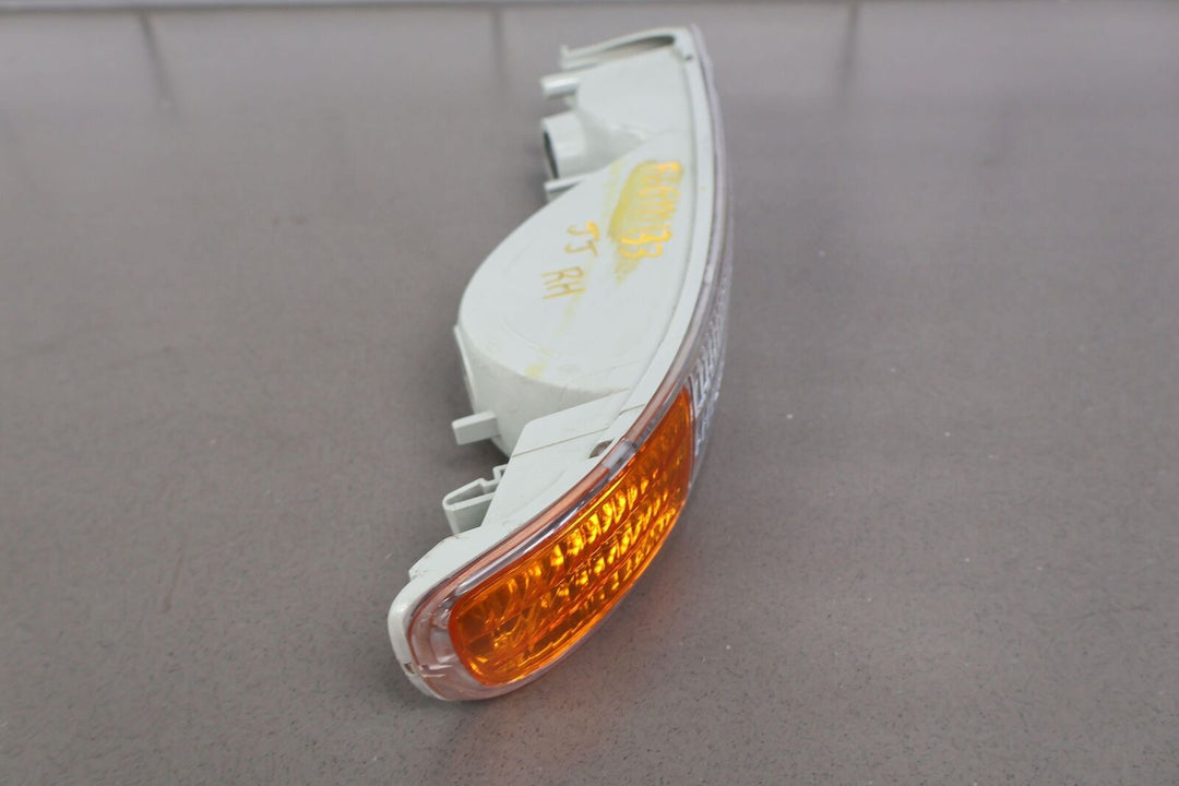 00-06 GMC Sierra Yukon Right RH Front Corner Turn Signal Light Lamp