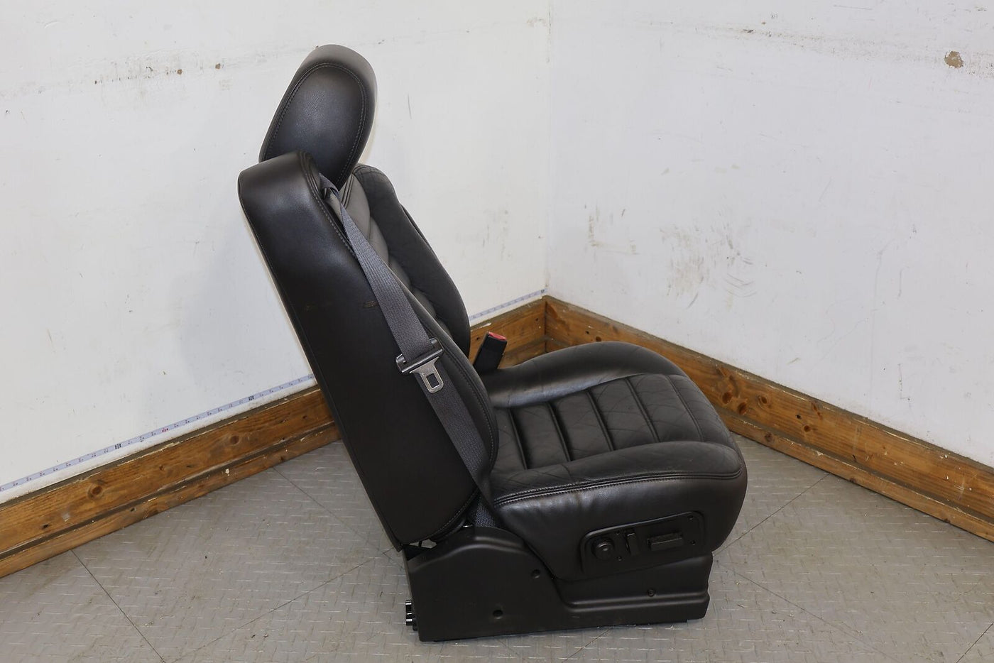 05-07 Hummer H2 Front Right RH Leather Seat (Ebony 482) Power Tested Mild Wear