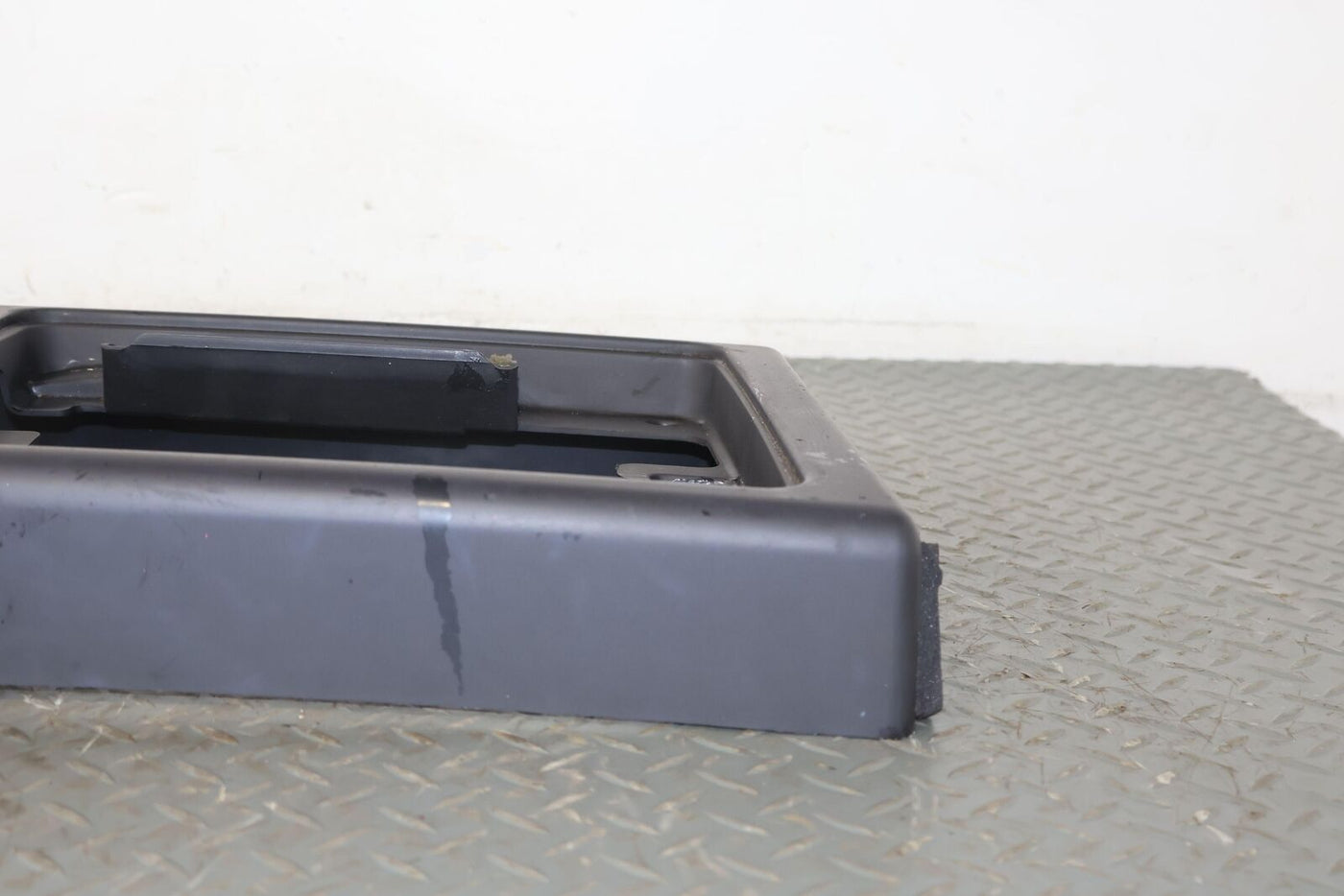 03-07 Hummer H2 Center Console Top Trim Panel Cover Arm Rest Surround OEM