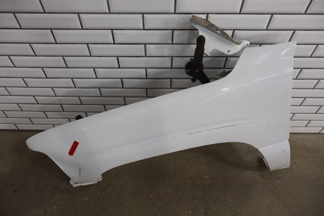 99-06 Chevy Silverado/Tahoe/Suburban Driver Left Fender (Summit White 50U)