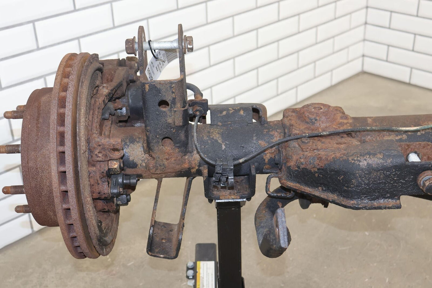 03-05 Hummer H2 Rear Axle 4.10 Gear Ratio (Opt GT5) W/ Brakes (104K Miles)