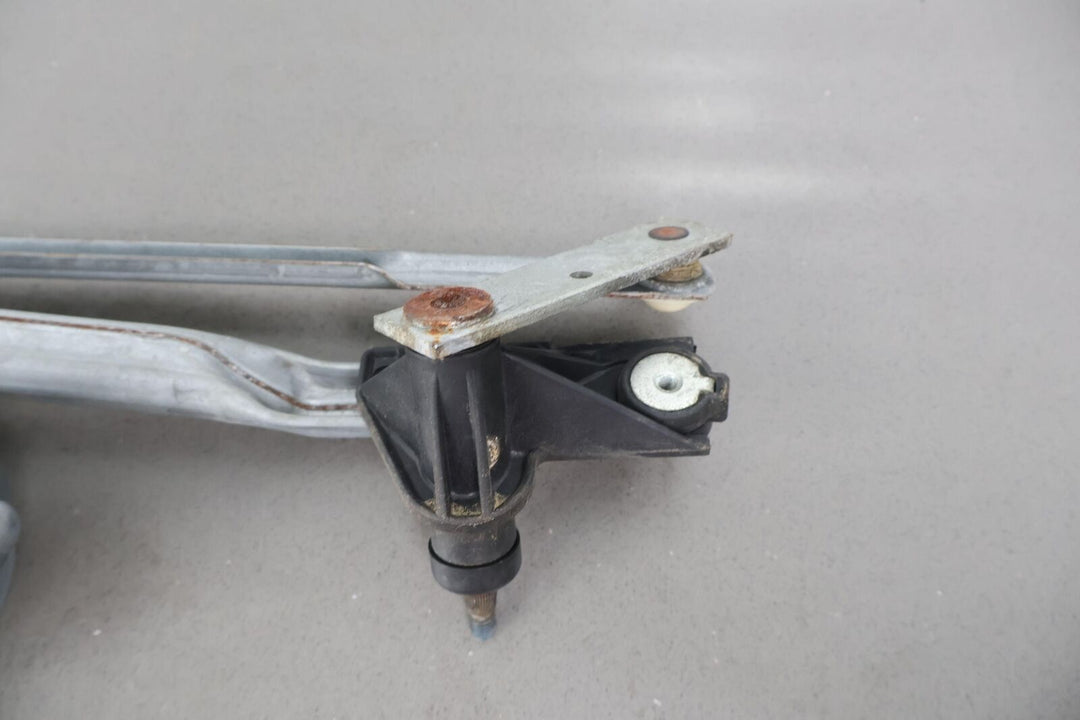 05-06 GMC Sierra 2500 Windshield Wiper Transmission & Motor (Tested)