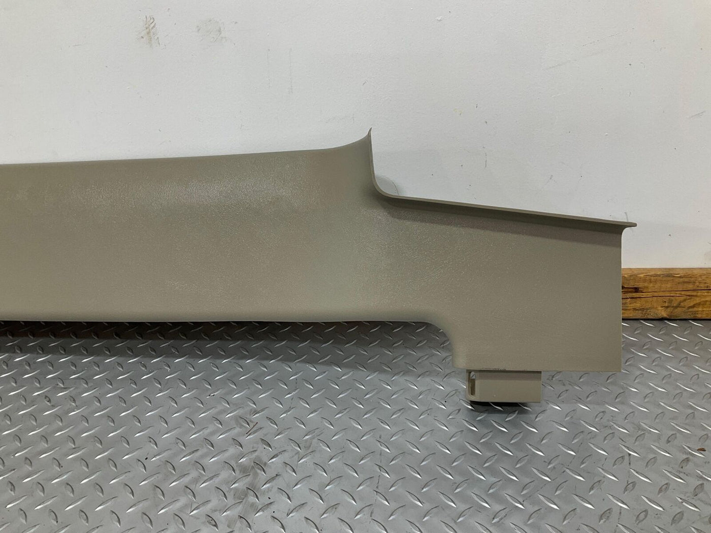 03-09 Hummer H2 Interior Upper Hatch Trim Moulding Panel (Light Wheat 50i)