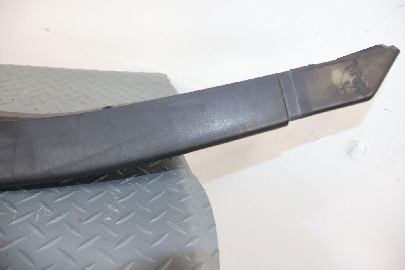 03-09 Hummer H2 SUV Left LH Lower Rocker Moulding (Textured Black) See Notes