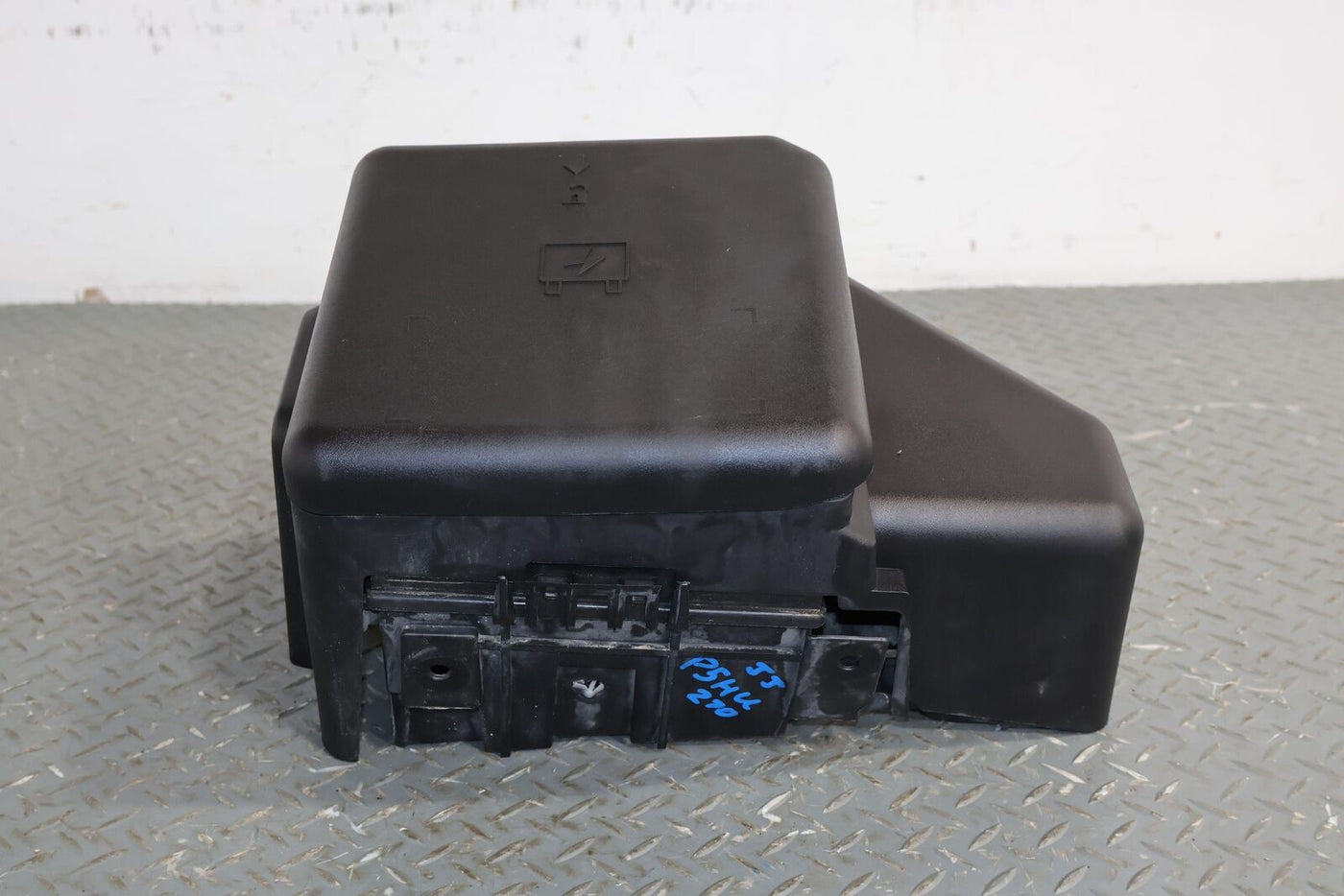 03-07 Hummer H2 Engine Underhood Fuse Box W/ Fuses & Relays OEM