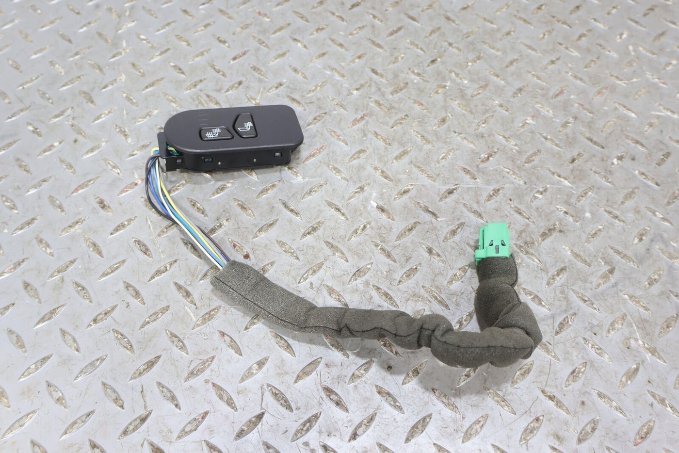 03-07 Hummer H2 Passenger Right RH Front Seat Heater Switch (Tested)