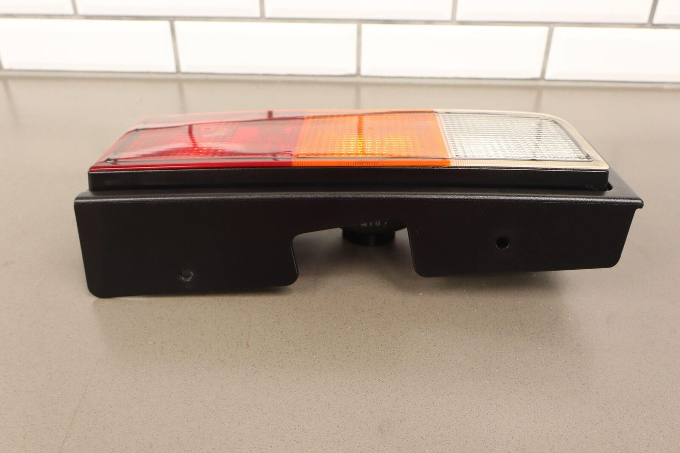 03-04 Hummer H2 Right Passenger Tail Light Tail Lamp (Body Mounted) OEM Tested