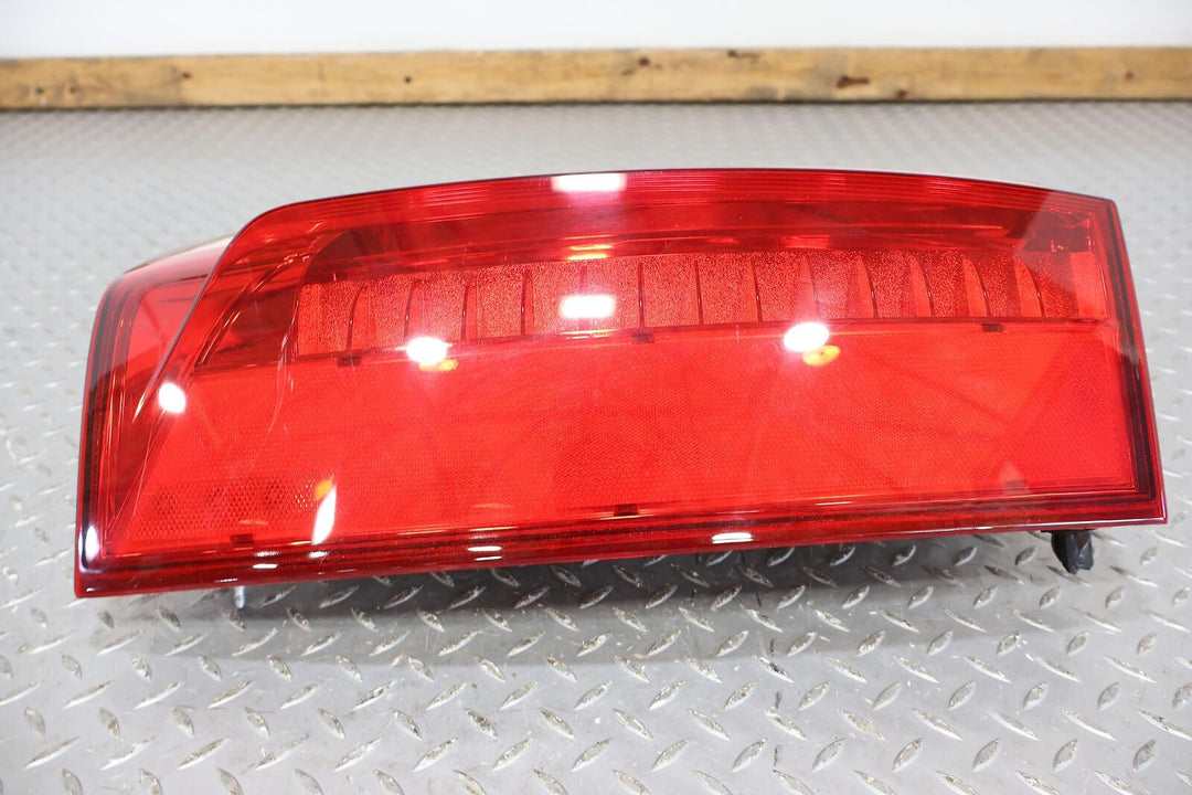 07-14 Cadillac Escalade Short WB Right RH Passenger OEM Tail Light LED (Tested)