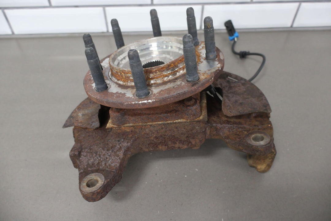 01-06 GMC Sierra 2500HD 4x4 Front Left Spindle Knuckle W/ Hub (140K Miles)