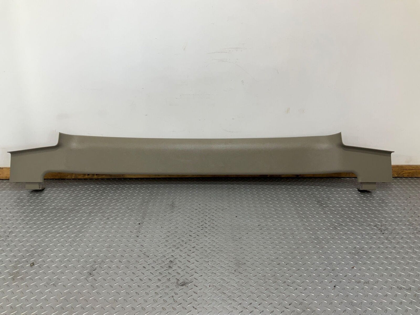 03-09 Hummer H2 Interior Upper Hatch Trim Moulding Panel (Light Wheat 50i)