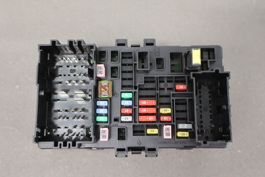 2020 Cadillac Escalade Passenger Right Fuse Box 84114433