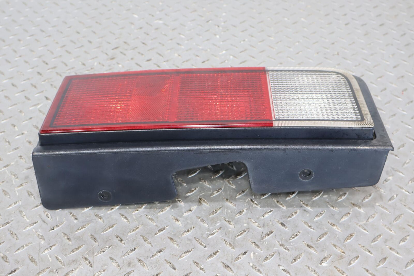 05-09 Hummer H2 Right RH Passenger Tail Light OEM (Clean Lense) Tested