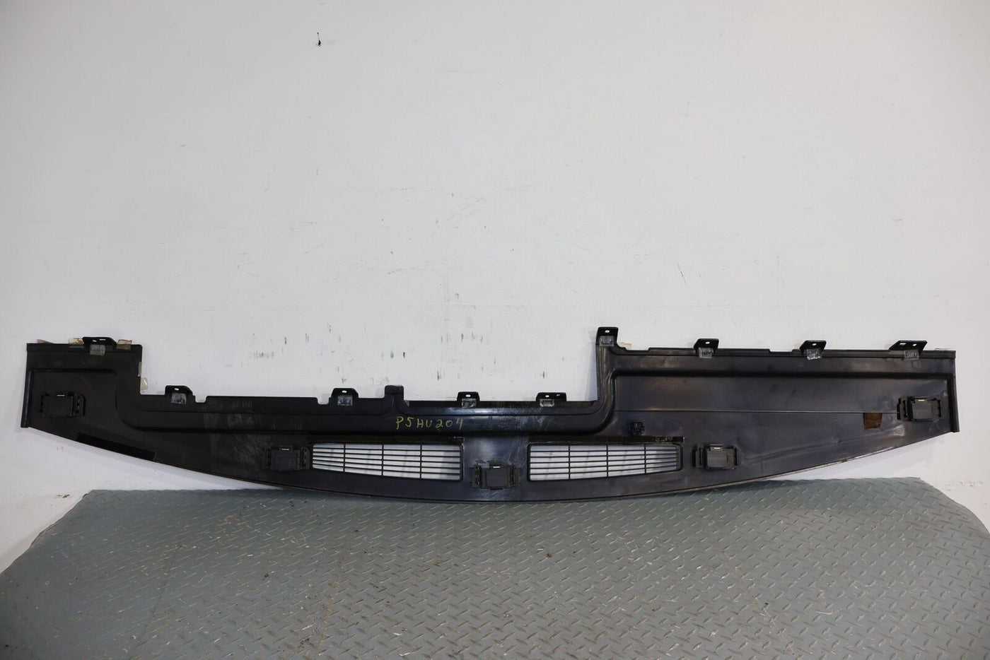 03-07 Hummer H2 OEM Upper Dash Cover Pad (Ebony 48I) See Description