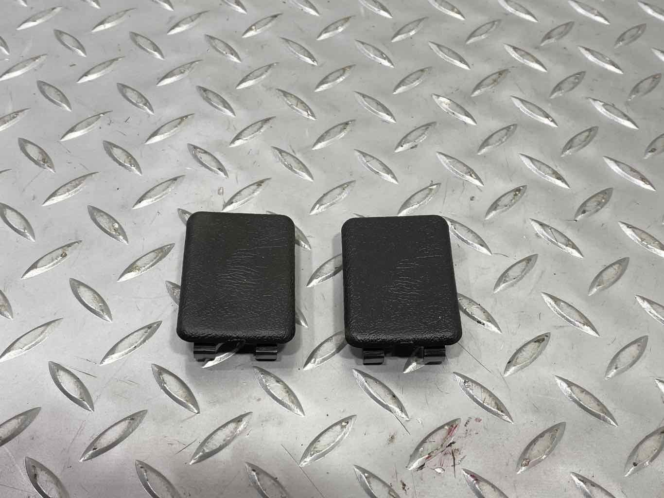 03-07 Hummer H2 Pair LH & RH Interior B-Pillar End Caps (Ebony 48i)