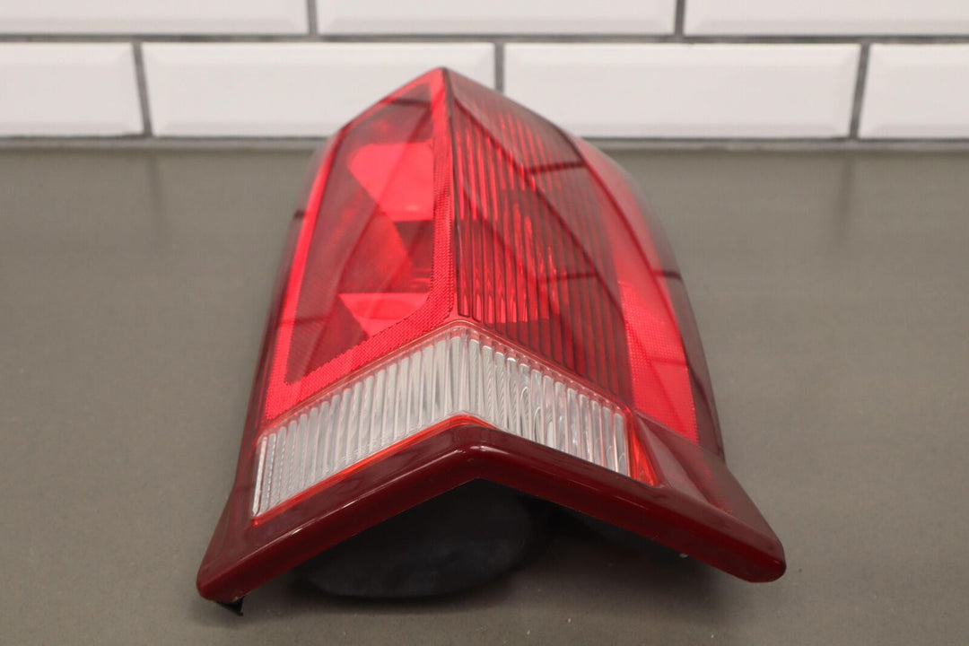 02-06 Cadillac Escalade Passenger Right RH Tail Light Assembly OEM