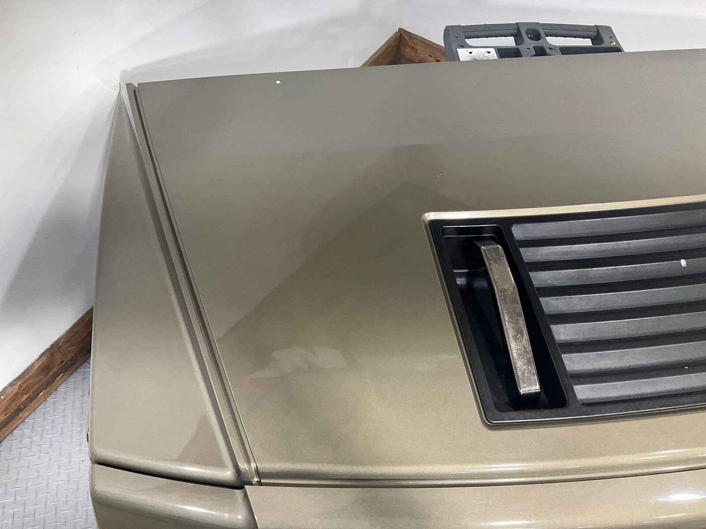 03-07 Hummer H2 OEM Hood W/ Lighting & Grilles (Desert Sand 18U) See Notes