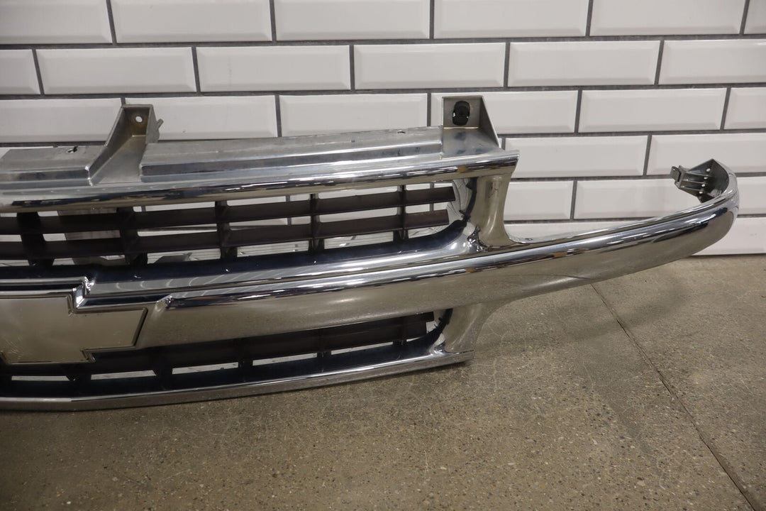 00-06 Chevy Suburban / Tahoe OEM Front Grille with Headlights / Turn Signals