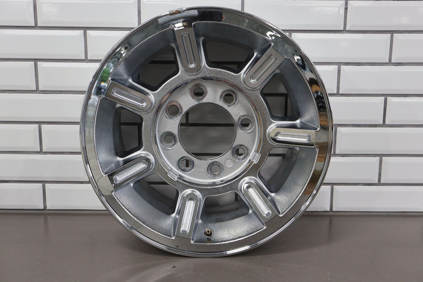 03-07 Hummer H2 Single 17x8.5 OEM Chrome Wheel W/O Cap (Minor Barrel Corrosion)