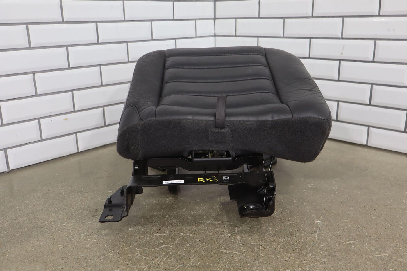 03-07 Hummer H2 SUV Rear 2nd Row Right RH Seat Bottom W/Frame Only Ebony (482)