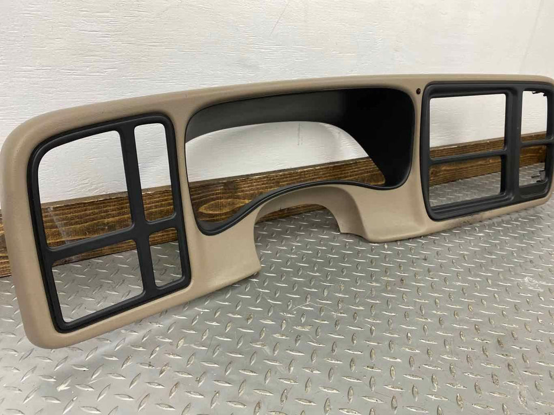 03-06 Chevy Suburban Interior Speedometer & Radio Trim Bezel (Light Neutral 52i)