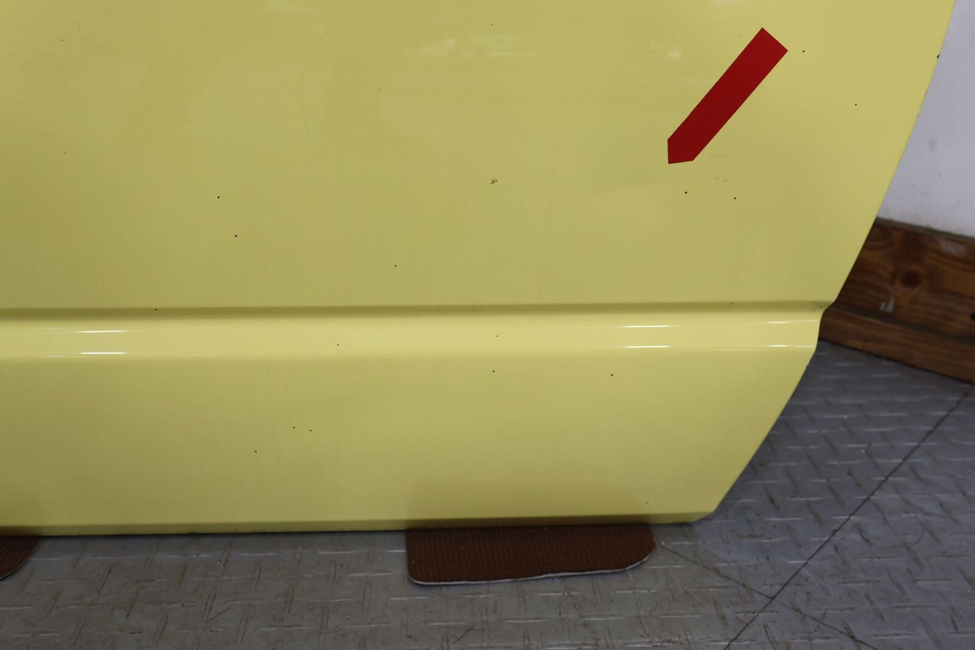 02-05 Ford Thunderbird Driver Left LH Door With Glass (Inspiration Yellow) Dent