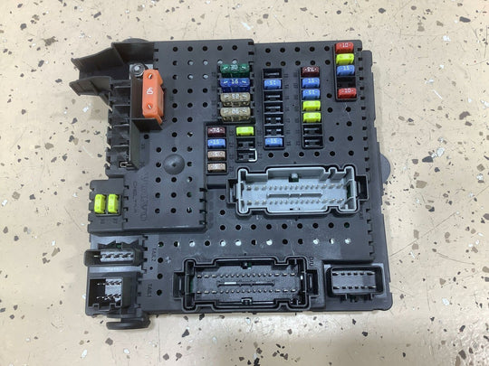 2005 Volvo S60 R Central Electronics module/Fuse Box (See Description)