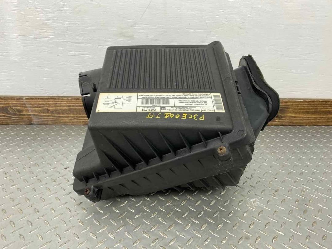 03-06 Chevy Suburban Silverado Tahoe 5.3L Air Cleaner (Box & Lid Only) See Notes