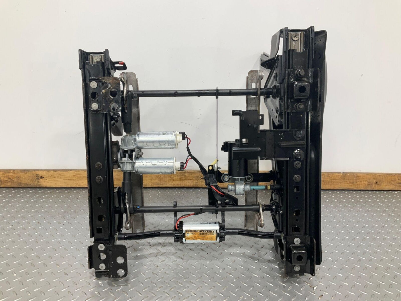 03-07 Hummer H2 Passenger Right RH Front Power Seat Track / Motors (Tested)