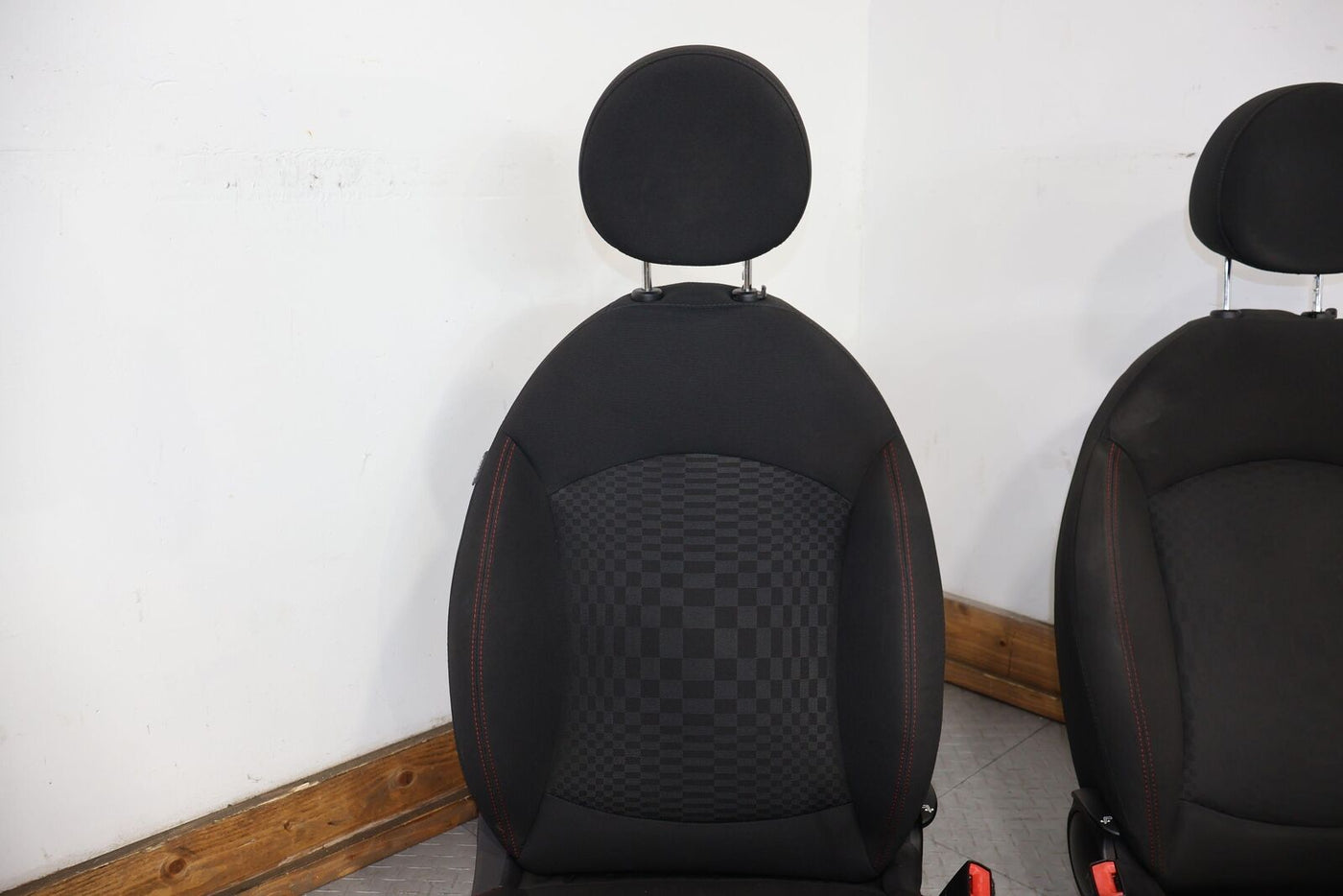 09-15 Mini Cooper S Coupe Pair LH & RH Front Seat Set (Black W/ Red Stitching)