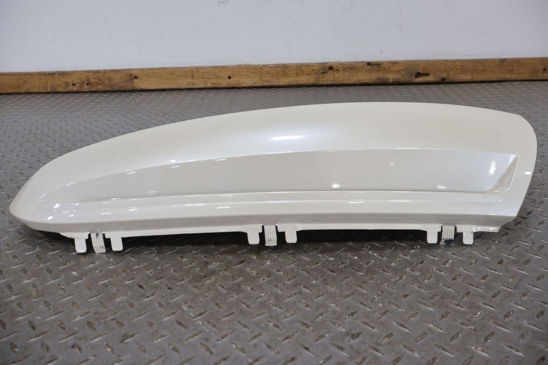 03-06 Escalade Short WB Left Rear Upper Tail Panel Moulding (White Diamond 98U)