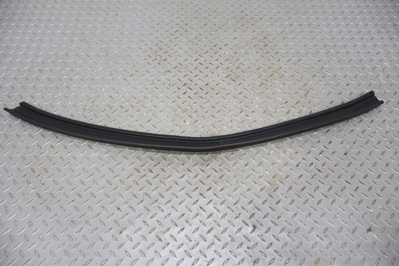 03-09 Hummer H2 Right RH Rear Door To Body Weather Stripping Gasket Seal