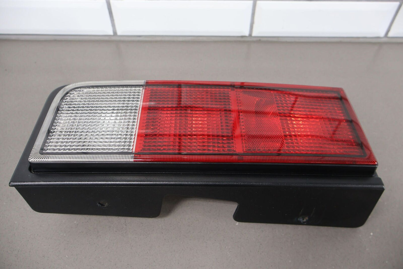 05-09 Hummer H2 Left LH Driver Tail Light Lamp OEM (SUV) Tested Quarter Mounted