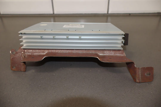 2009 Dodge Challenger SRT-8 OEM Radio Amplifier 05035022AE