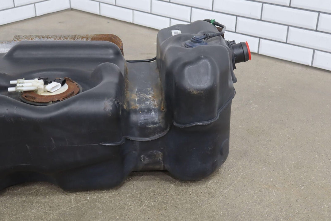 02-03 Cadillac Escalade Tahoe Yukon 26 Gallon Gasoline Fuel Tank W/Pump OEM