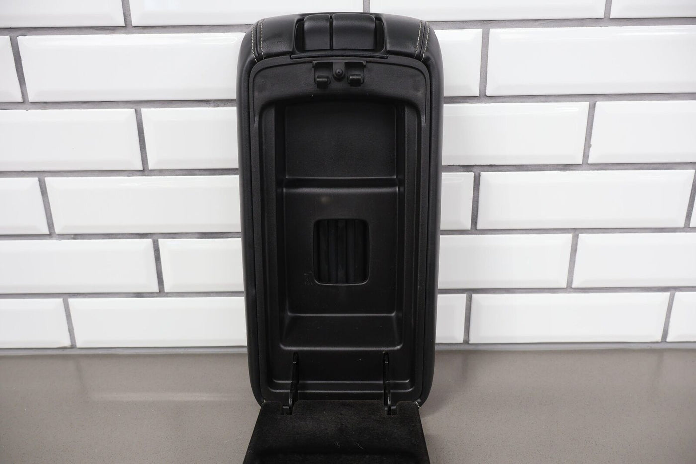 11-20 Jeep Grand Cherokee SRT8 Leather Center Console Lid (Black X9) See Photos
