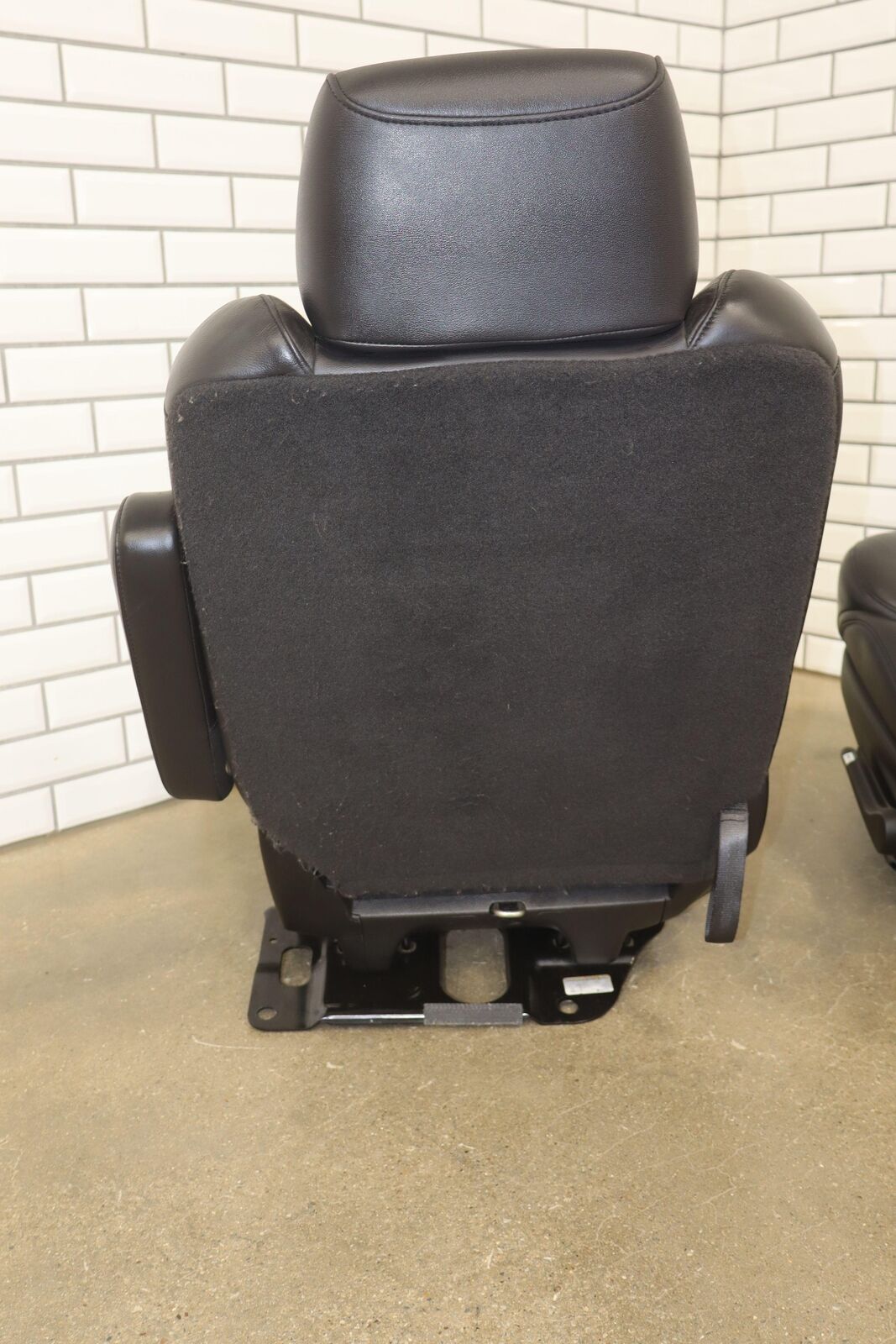 2020 Cadillac Escalade 2nd Row Seat Set Left / Right Captains Chairs (Jet Black)