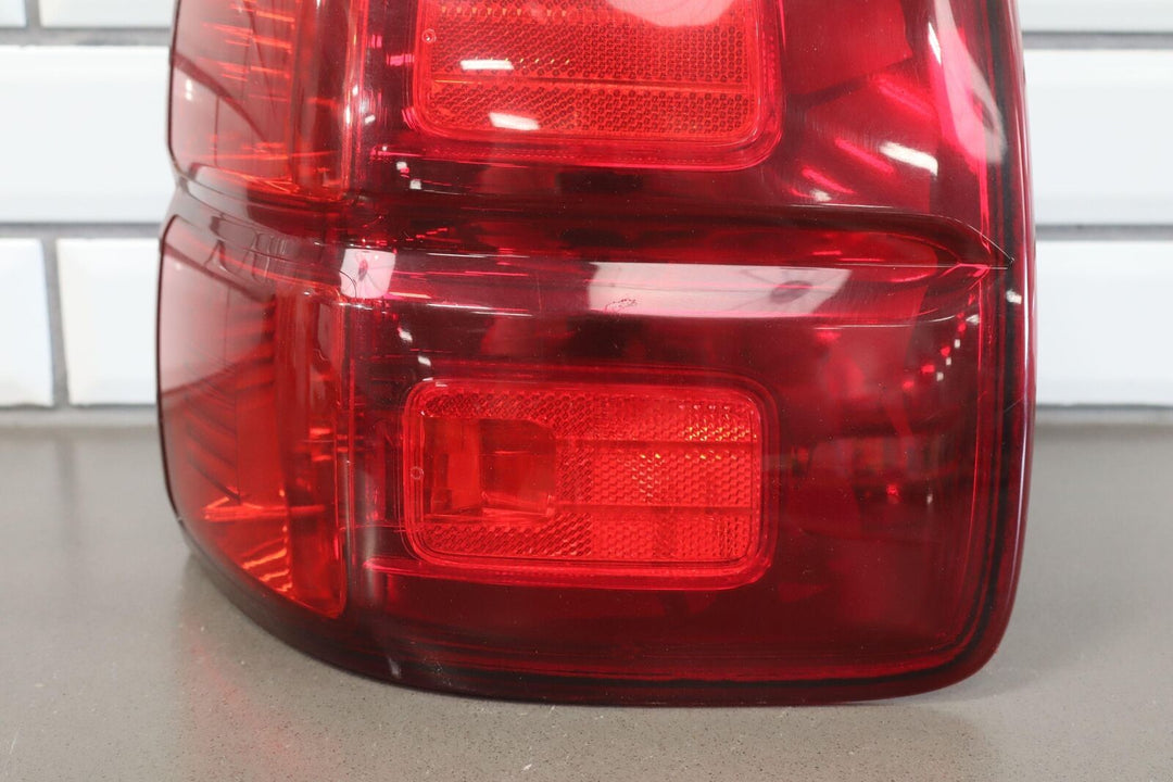 03-07 Lexus GX470 (W/O SportPackage) RH Right Pass Rear Tail Light Lamp Scuffed