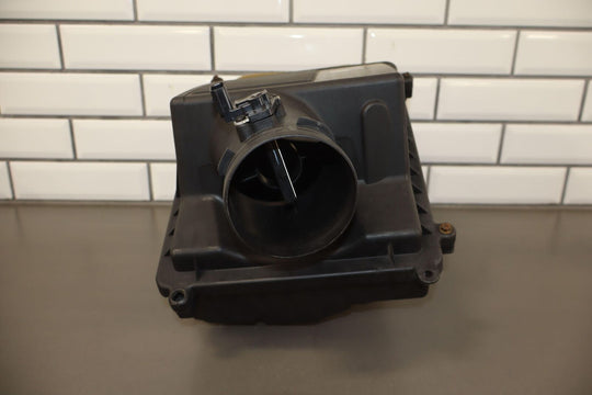 2014-2016 GMC Sierra Denali 6.2L Air Cleaner Assembly (Intake Box / Tube)