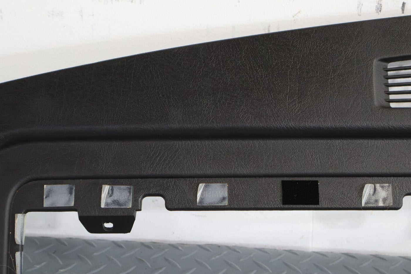 03-07 Hummer H2 OEM Upper Dash Cover Pad (Ebony 48I) See Description