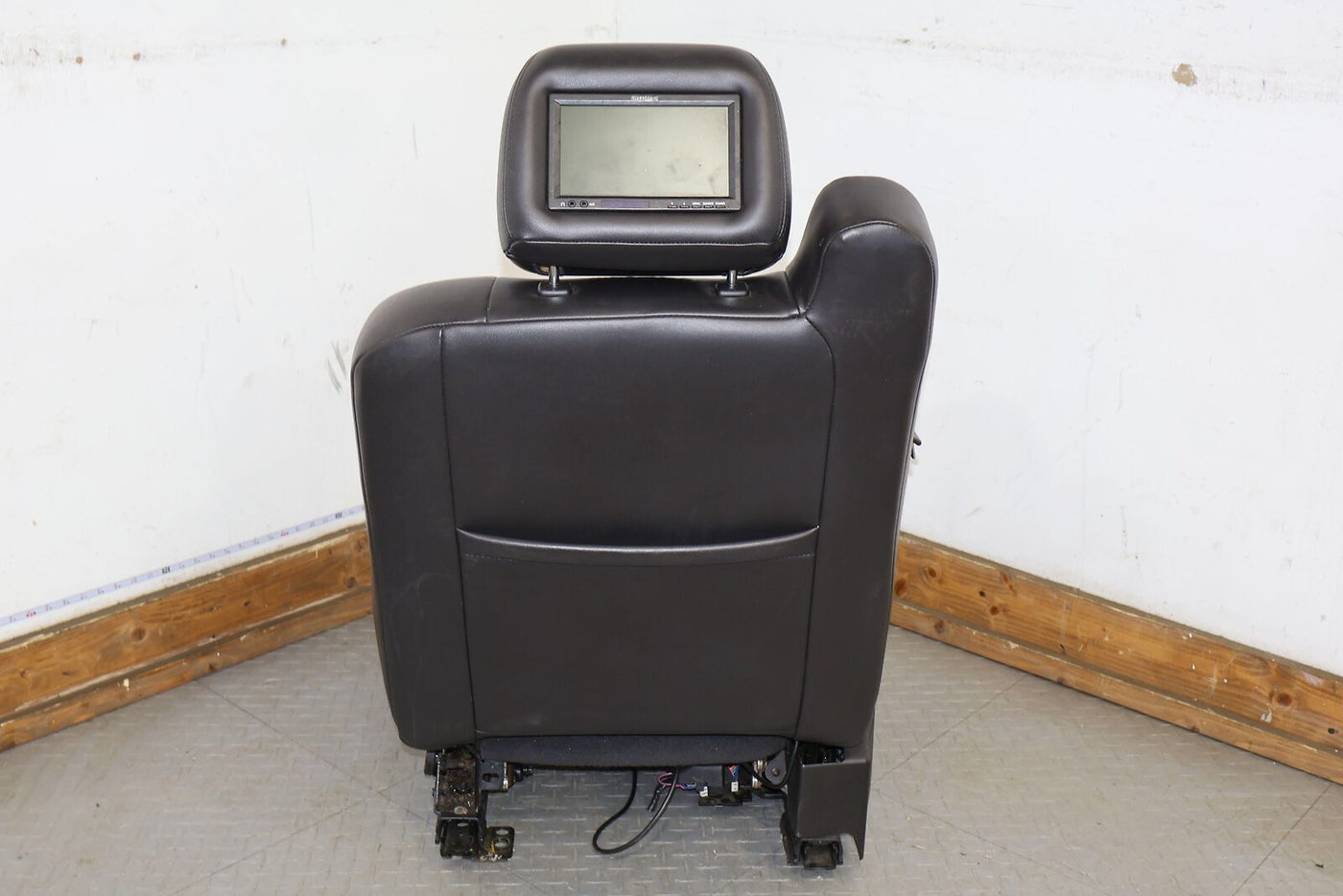 05-07 Hummer H2 Front Right RH Leather Seat (Ebony 482) Power Tested Mild Wear