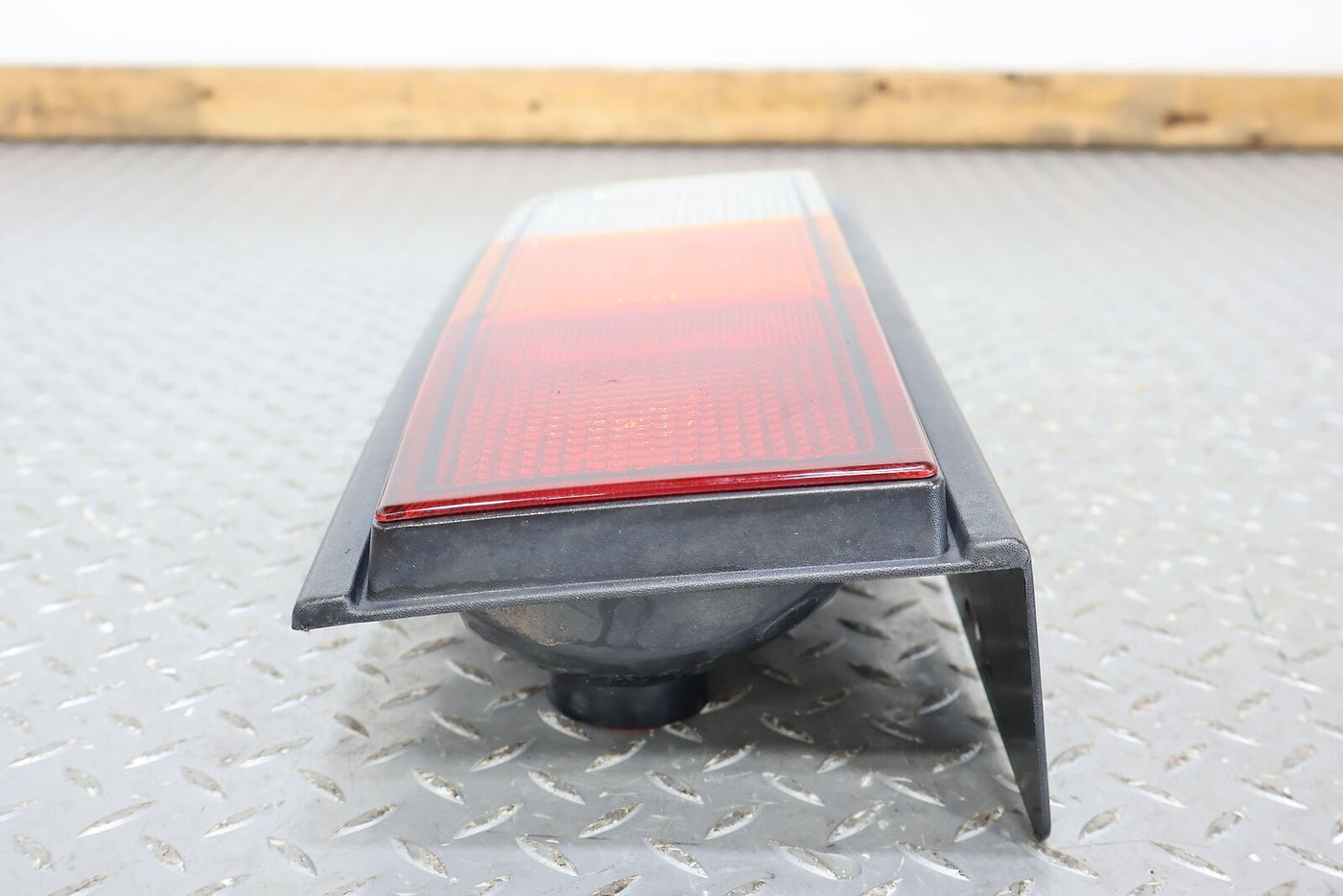 03-04 Hummer H2 Right Passenger Tail Light Tail Lamp (Body Mounted) OEM Tested