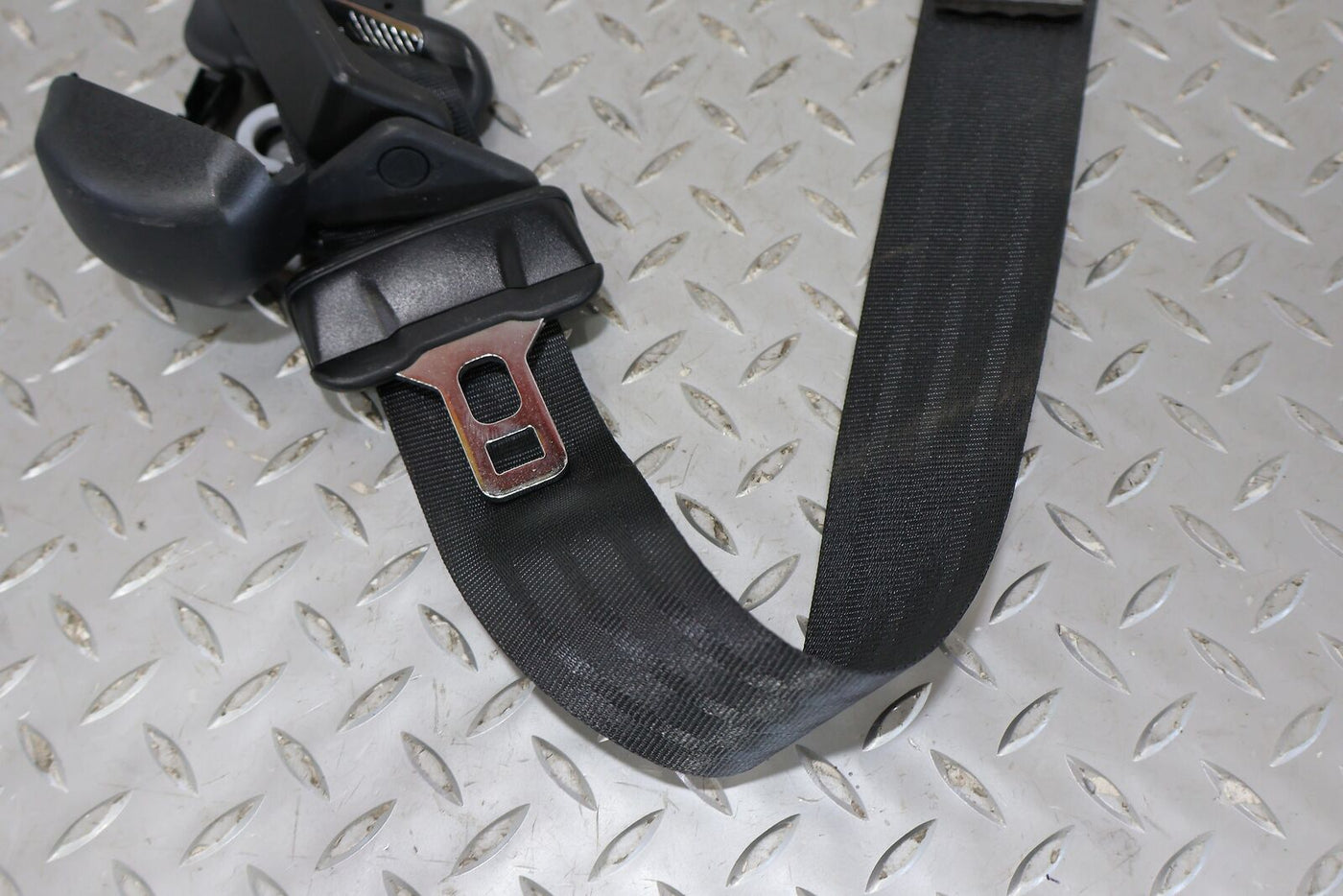 13-16 Hyundai Genesis Coupe Front Right Seat Belt Retractor (Black 9P) See Notes