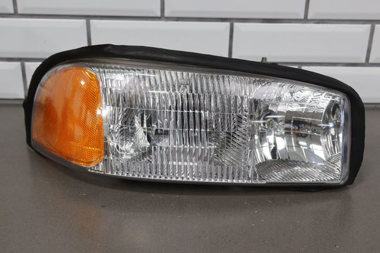 03-06 GMC Sierra Yukon Right RH Aftermarket TYC Headlight Lamp (20-5567-00-1N)