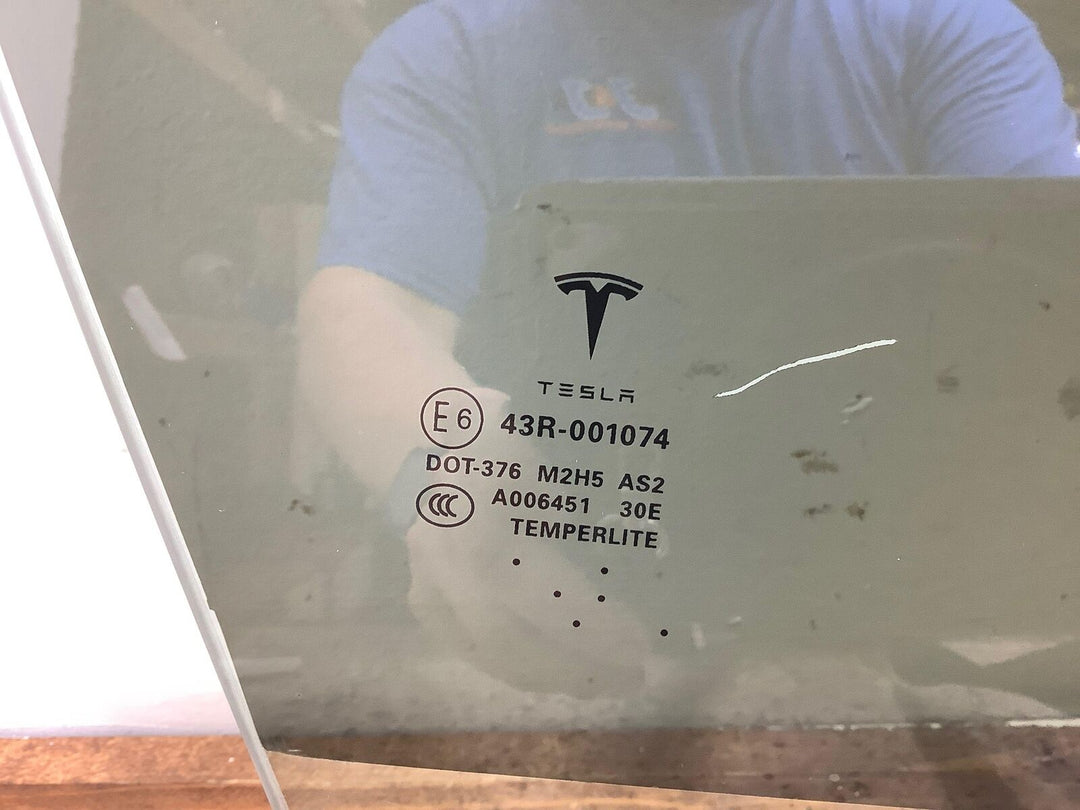 12-15 Tesla Model S FRONT Right RH Passenger Door Window Glass (Self Tint)