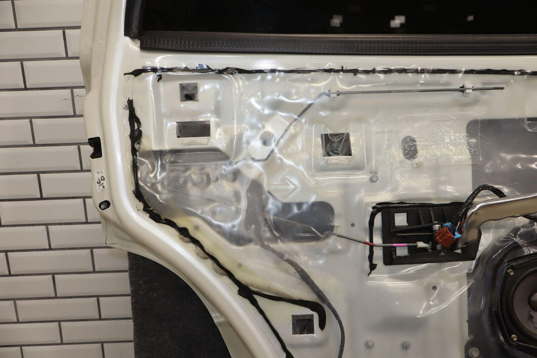 02-06 Cadillac Escalade SWB Left Rear Door (No Cladding) White Diamond 98U