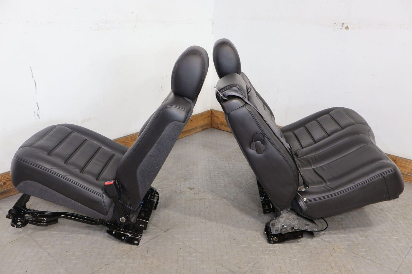 03-07 Hummer H2 SUV Black Leather 2nd Row Seat (Ebony 48i) Light Wear