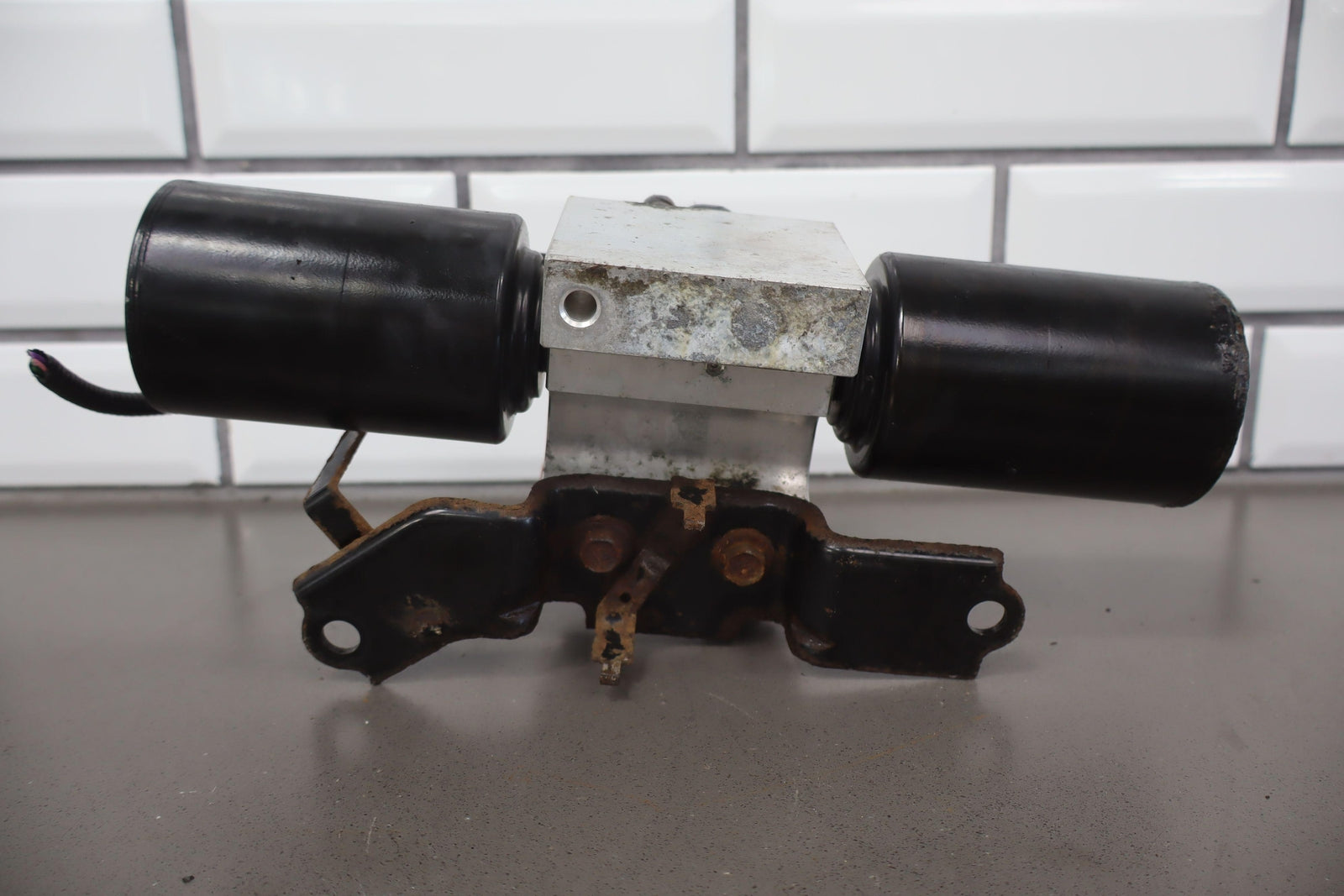 10-13 Lexus GX460 Hyrdaulic Sway Bar Pump W? Mount Bracket (48860