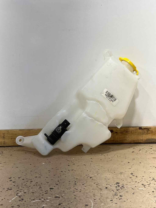 2019-2020 Ram 1500 Windshield Washer Fluid Reservoir W/ Motor OEM (68291572ad)