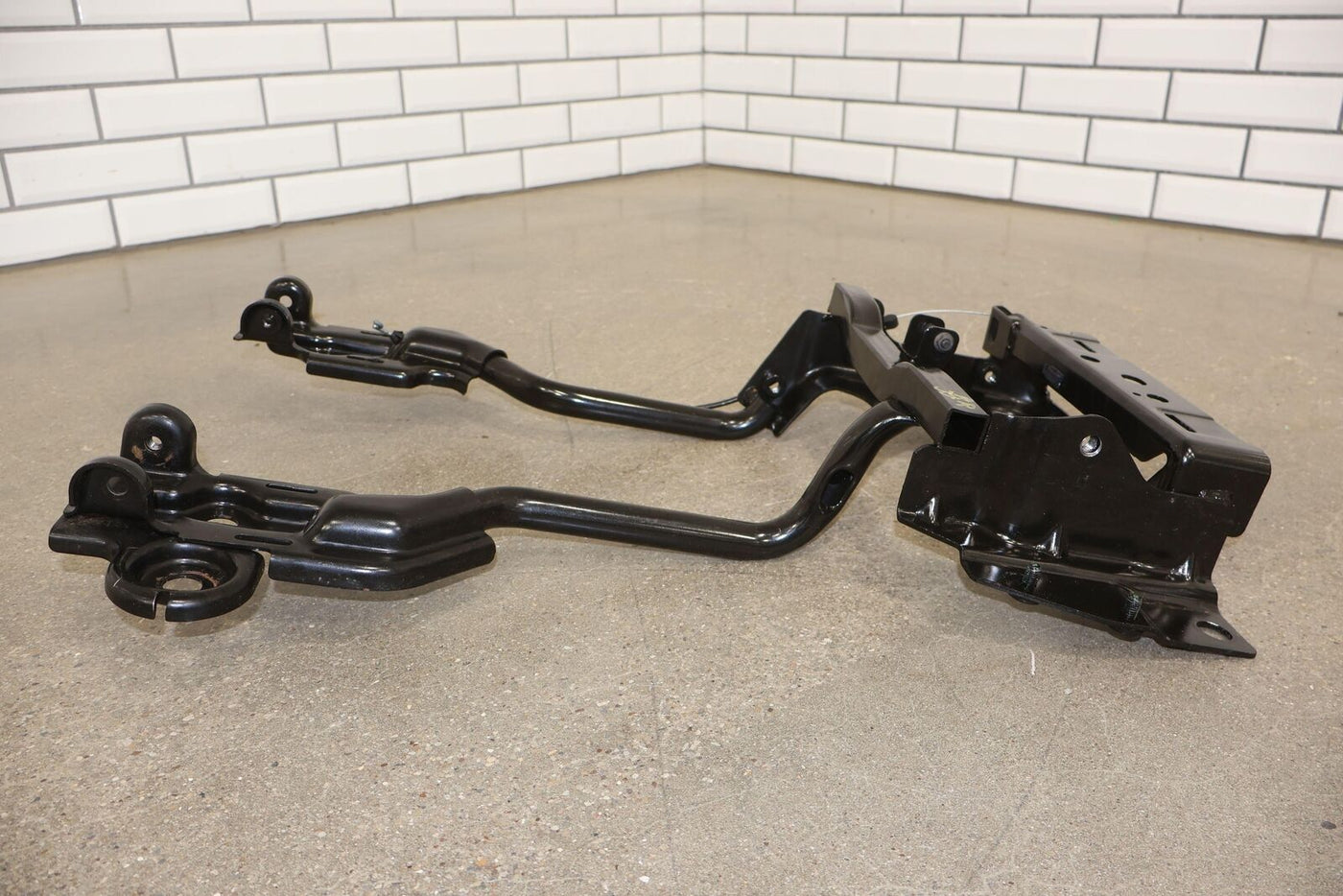 2003-2007 Hummer H2 SUV Rear 2nd Row Right RH Seat Track (Folds Properly)