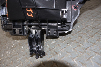 18-19 Lexus LC500 5.0L 2URGSE Right RH Air Cleaner Box (Broken Vacuum Tip)